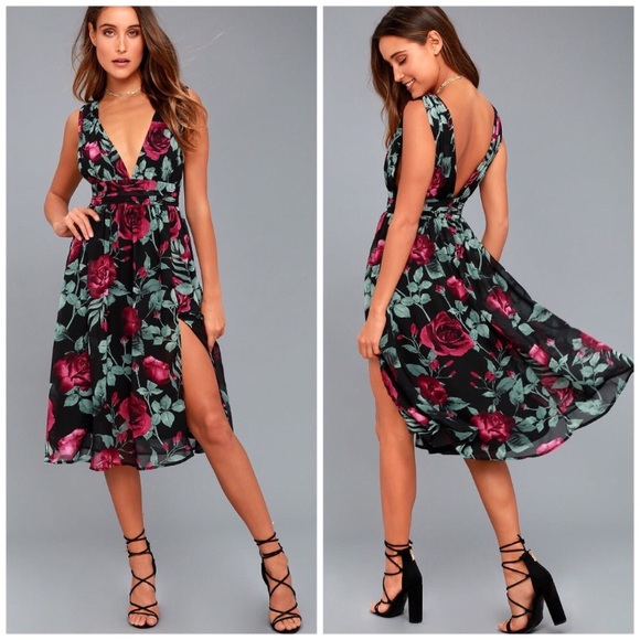 Lulus Dresses & Skirts - NWT Lulu’s Queen Of Hearts Floral Plunge Dress S